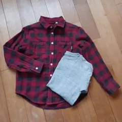 赤と黒のチェック柄長袖シャツ 130cm グレー長Tシャツ120cm セット