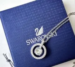 Swarovski シルバー 円形ペンダント ネックレス