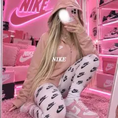 NIKE シミ数箇所ありパーカー激かわ激安！これはGETしてね！