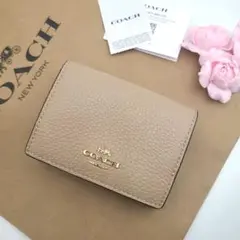 新商品　COACH　折り財布　オリガミ スモール トライフォールド ウォレット