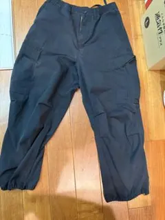 ＧＵ　黒 カーゴパンツ ウエストゴム ポケット付き