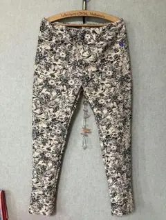 小泉アパレル 花柄スキニーパンツ Bロゴ付き L