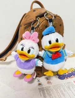 ポップマート ディズニーファミリー ドナルド＆デイジー ぬいぐるみキーチェーン