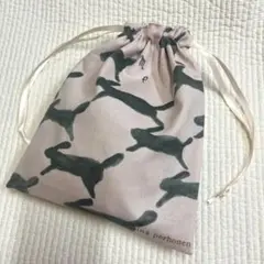 ミナペルホネン　ハンドメイド巾着　run run run ロゴあり　ピンク