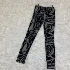 patterntarso 黒とグレーの花柄スパッツ レディース　レギンス　美品