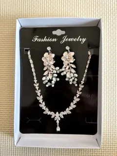 ウェディング　ネックレス、ピアス 2点セット