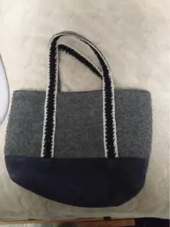 グレーとネイビーのトートバッグ