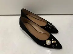 Au BANNISTAR アシンメトリービジューフラットパンプス ブラックのサムネイル