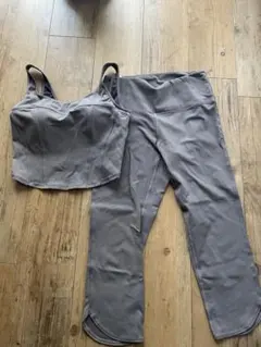 LAVA グレー ヨガウェアセット タンクトップとレギンス
