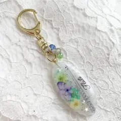 3947】三味線キーホルダー 和楽器 淡い色のドライフラワー オーバル型 