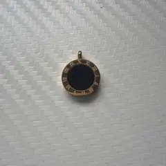 ローマ数字付き黒円形ペンダント