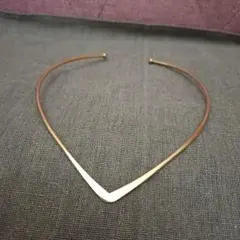 ゴールド V字型 チョーカー