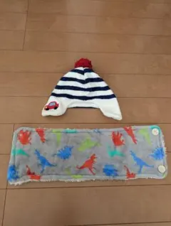 【最終値下げ】ベビー帽子と恐竜柄マフラーセット　ニット帽　ネックウォーマー