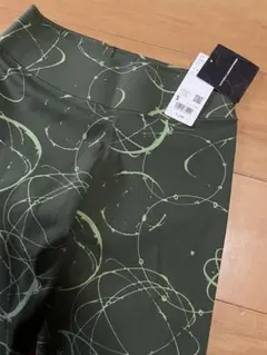 新品。ユニクロ フューチュラレギンス