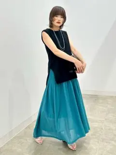GU ジーユー シアープリーツロングスカート グリーンのサムネイル