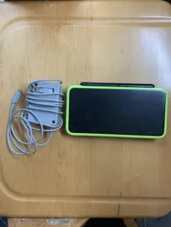 New 2DS LL 本体 黒/緑 充電器付き