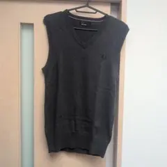 FRED PERRY ダークグレー Vネック ベストのサムネイル