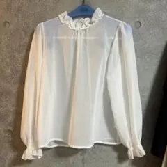 白フリルブラウス