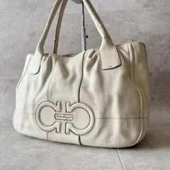 サルヴァトーレフェラガモ　ハンドバッグ　ガンチーニ　アイボリー　レザー