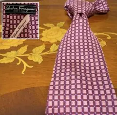 【超美品】Salvatore Ferragamo 幾何学模様 ネクタイ