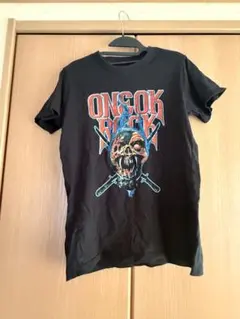 ONE OK ROCK スカルグラフィック Tシャツ