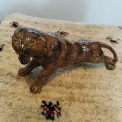 陶器製 ブラウン虎の置物 約22cm