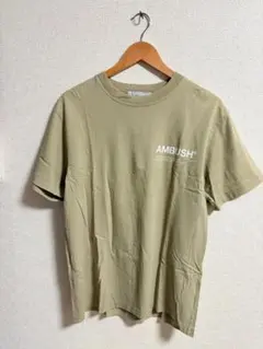 お*鶴様 AMBUSH ロゴプリント Tシャツ カーキのサムネイル