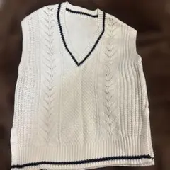 ホワイト Vネック ニットベスト