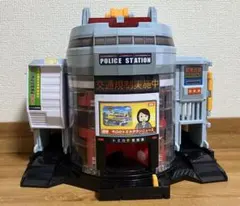 ★★★送料込み◆トミカ◆ぐるっと変形！DXポリスステーション◆欠品あり★★★
