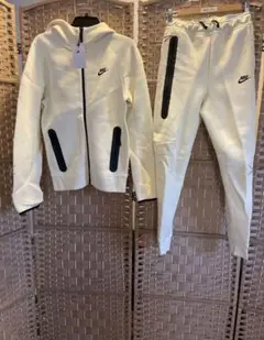 Nike テックフリースパーカー＆ジョガーセット ココナッツミルク