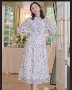 ホワイト・フラワープリント・ワンピース