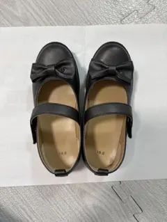 リボン付きブラックストラップシューズ 19.0