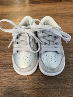【新品】Nike シルバー スニーカー　11cm
