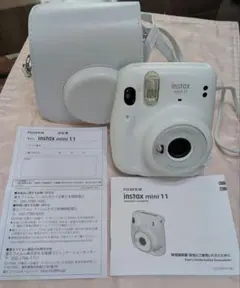 ほぼ新品■Fujifilm instax mini 11 ホワイト本体とケース付