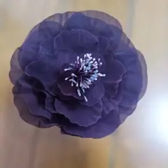 紫色の花デザイン ブローチ