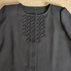 ブラック刺繍長袖トップス