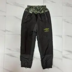 umbro アンブロ　ナイロンボトムス　トレーニング　刺繍ロゴ　Mサイズ