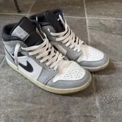 NIKE AIR JORDAN 1 MID グレー ホワイト