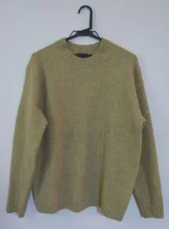 カーキ クルーネック ニット