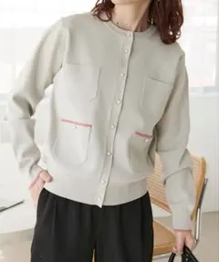 ライトグレー ポケ付　パール　釦カーディガン