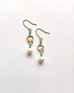 ターコイズと貝パールのリングピアス 樹脂フック イヤリング サージカルステンレス