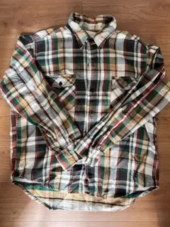 チェック柄ネルシャツ