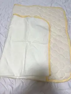 ベビー用敷きパッド &防水シーツ　クリーム色 キルティング