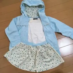 フード付きパーカー、スカート付き、タンクトップ