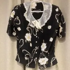 インゲボルグ　ブラウス　黒　花柄