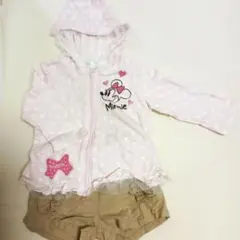 ミニーちゃんの薄手のパーカーと半ズボンのセットアップ
