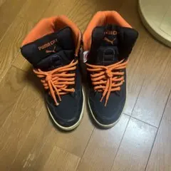 PUMA ハイカットスニーカーブラック オレンジ　スケシュー　26.5cmデカ靴のサムネイル