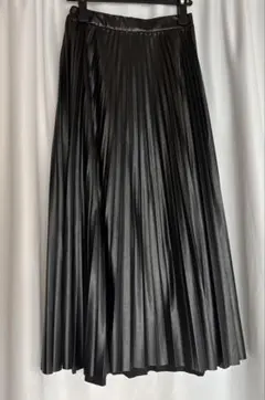 ブラック プリーツスカート レザー風　ゴムウエスト