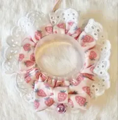 猫ペット用首輪　調整可能シュシュ　いちご柄フリル付き　ピンク鈴付き　ハンドメイド