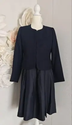 【美品】東京イギン 大きめ13号 ノーカラー ワンピーススーツ ネイビー